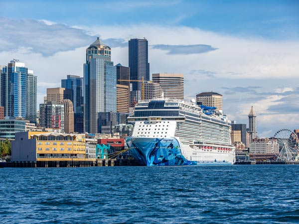 Seattle airport to Pier 66 limousine